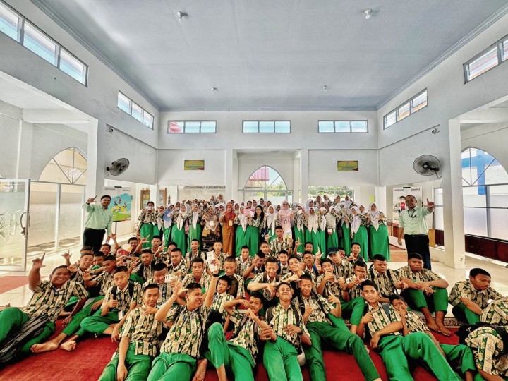 Pelajar yang mendapat sosialisasi program Kejar dari Bank Riau Kepri Syariah