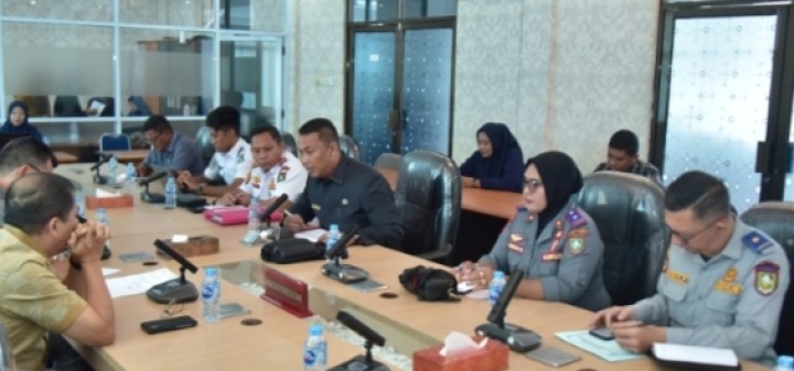 Komisi II DPRD Bengkalis saat rapat bsrsama Dishub pertanyakan terkait Roro