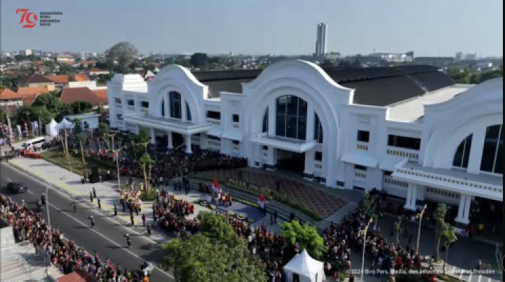 Jokowi Pamer Pasar Jongke Solo usai di Rehabilitas, Klaim Lebih Baik dari Mal. (X/Foto)