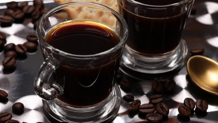 Aman Nggak Sih Minum Kopi di Malam Hari? Begini Penjelasannya