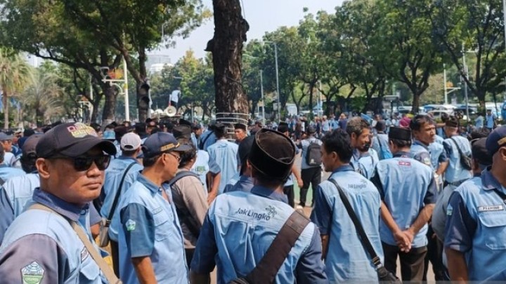 Respons Anies Baswedan soal Sopir JakLingko Demo di Balai Kota DKI Jakarta. (X/Foto)