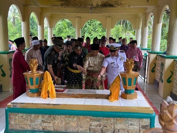 Danpos AL Bengkalis Ikut Mendampingi Wabup Ziarah Makam Datuk Laksamana Raja Dilaut