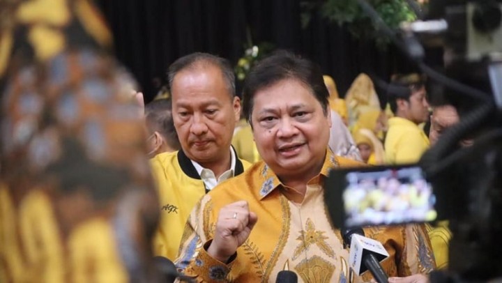 Benarkah Airlangga Dikudeta Halus? Nama Jokowi Disebut Masuk Jadi Ketua Dewan Pembina Golkar. (X/Foto)