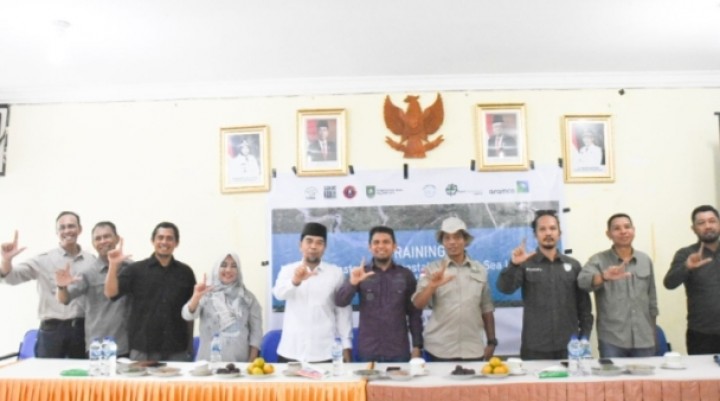 Pelatihan Restorasi Mangrove dan Pemantauan Kenaikan Air Laut