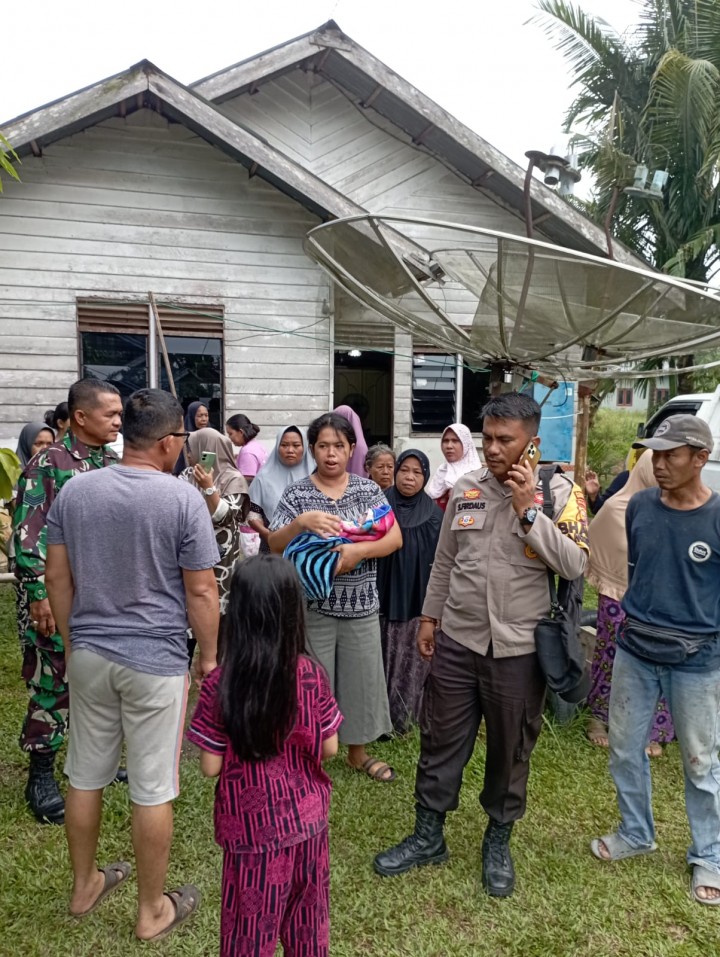 Penemuan Sosok Bayi Laki Laki di Duri Hebohkan Warga dan Berdatangan