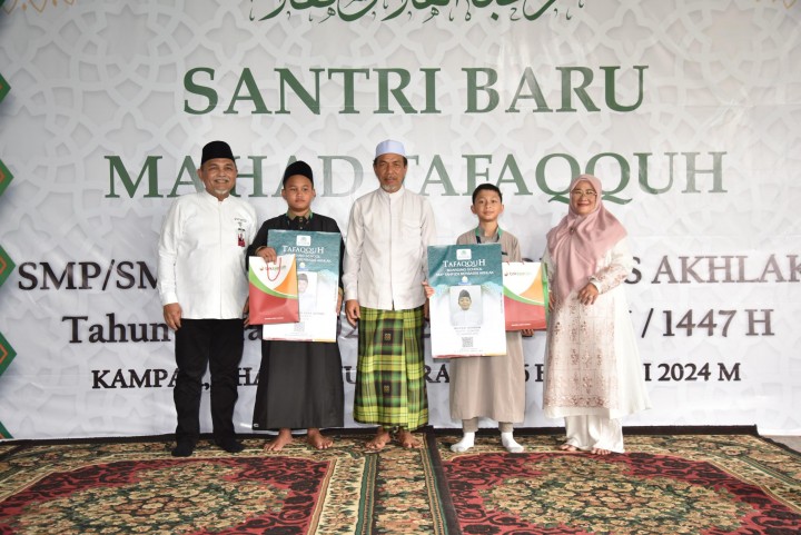 Santri Ponpes  Tafaqquh Boarding School dalam transaksi keuangan digital kerja sama dengan BRK Syariah