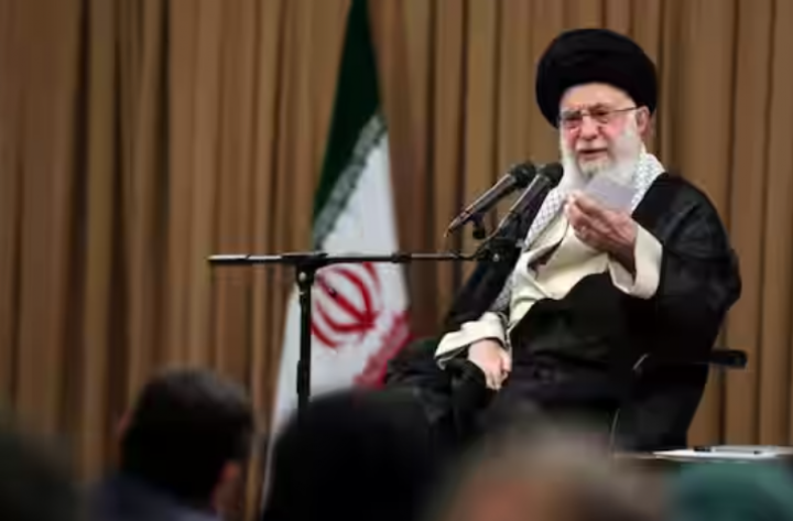 Iran telah menyalahkan Israel atas pembunuhan itu dan segera setelah pembunuhan itu, pemimpin tertinggi Khamenei mengeluarkan perintah untuk menyerang Israel /Reuters