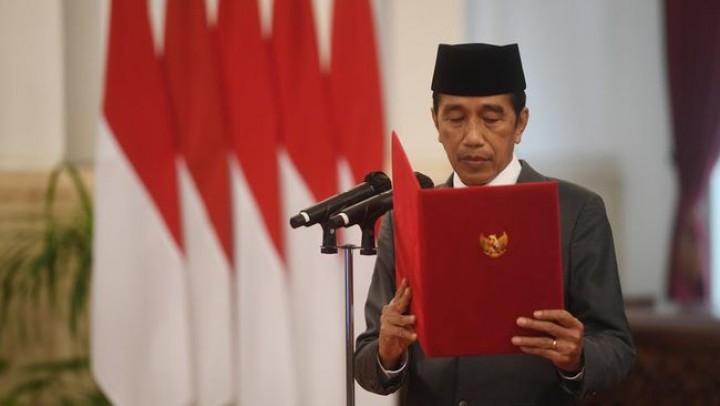 Jokowi Resmi Reshuffle Kabinet dan Lantik Pengganti saat Masa Jabatan Tinggal 2 Bulan, Berikut Daftarnya. (tangkapan layar X @CNNIndonesia)