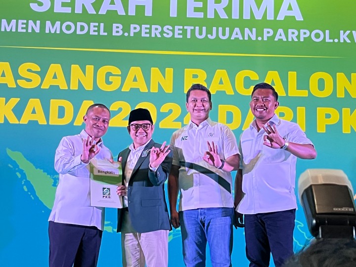 Diserahkan Cak Imin, Kasmarni-Bagus Santoso Resmi Terima B1-KWK Dari PKB Maju Pilkada Bengkalis