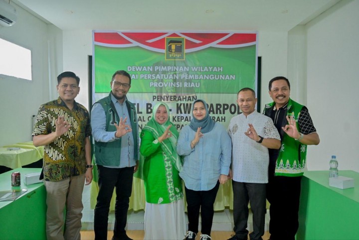 Partai PPP Serahkan B1-KWK Kepada Pasangan Kasmarni - Bagus Santoso Untuk Pilkada Bengkalis