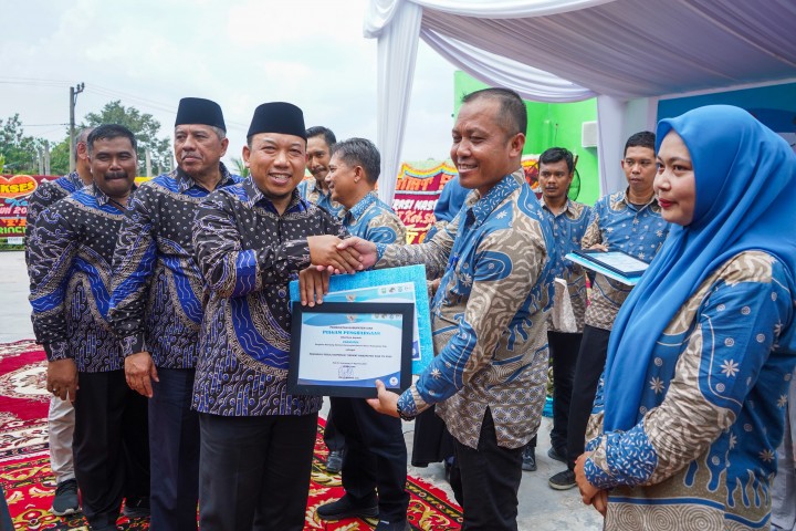 HUT Koperasi Nasional ke-77 Bupati Alfedri Apresiasi 6 Koprasi Berprestasi.