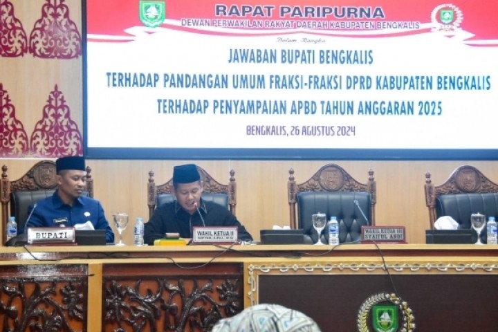 Wakil Bupati Bengkalis Jawab Pandangan Umum Fraksi DPRD Tentang Ranperda APBD 2025