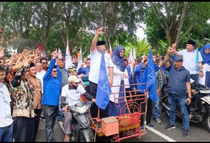 Paslon Bupati dan wakil Bupati Siak Alfedri Husni, Mendaftar ke KPU Siak dengan naik Bentor