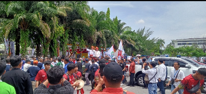 Abdul Wahid - Sf Hariyanto mendaftar ke KPU Riau 