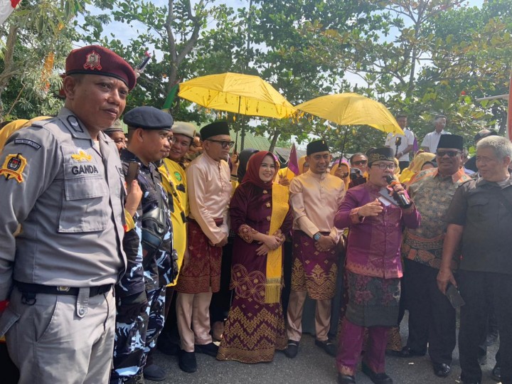 Paslon Ida Yulita Susanti - Kharisman Risanda mendaftar ke KPU Pekanbaru 