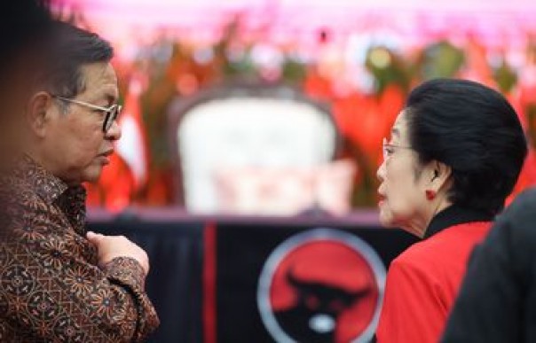 Politisi PDIP Pramono Anung dan Megawati Soekarnoputri. Sumber: kompas.com