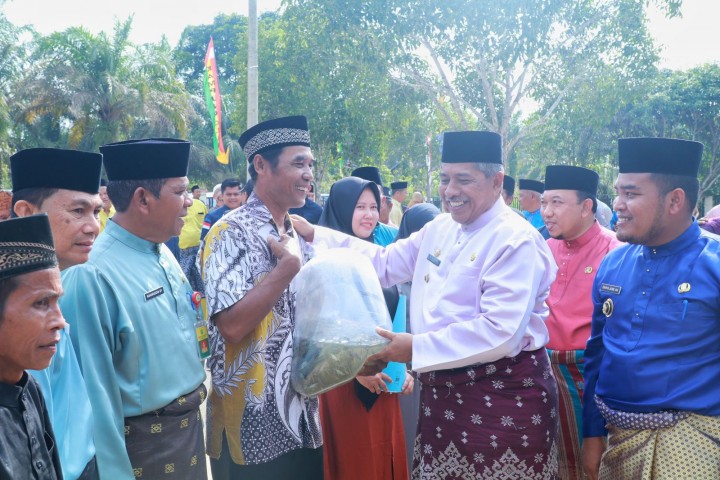 Bujang Kampung di Olak, Sungai Mandau Bupati Alfedri Resmikan Kantor Penghulu.