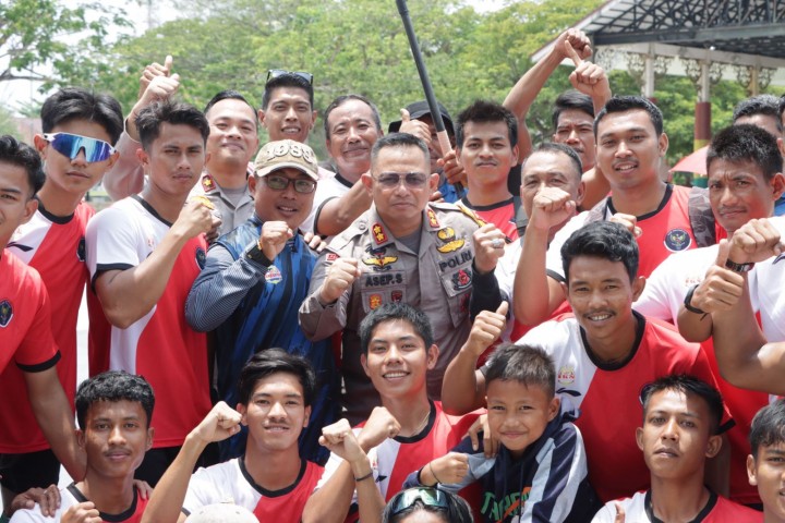 Tim Dayun Polres Siak Polda Riau Raih Juara Lima Dalam Serindit Boat Race Siak 2024