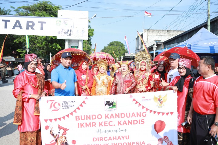 Semarak HUT RI ke-79 Ribuan Warga Kandis Ikut Jalan Santai