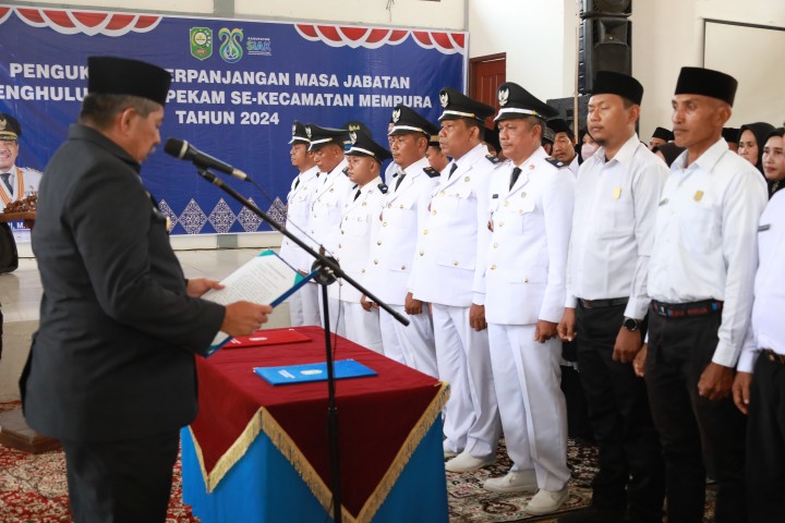 Tambah Masa Jabatan Jadi 8 Tahun, 7 Penghulu di Mempura dilantik Bupati Siak