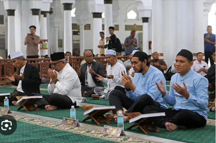 Cagub Cawagub di Aceh Tes Baca al-Quran Syarat Maju Pilkada, Jika Gagal Diganti Calon Lainnya. (X/Foto)