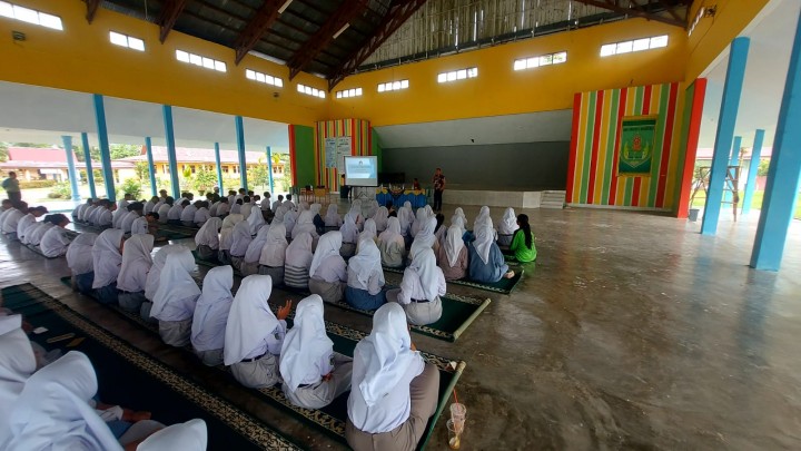 Polres Siak Sosialisasikan Bahaya Narkoba Serta Ajak Pelajar Sebagai Pemilih Pemula Ciptakan Pilkada di Kabupaten Siak Aman dan Damai