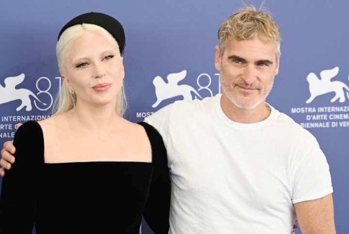 Diberitakan Variety, penayangan perdana tersebut dihadiri Joaquin Phoenix dan Lady Gaga selaku pemeran utama.