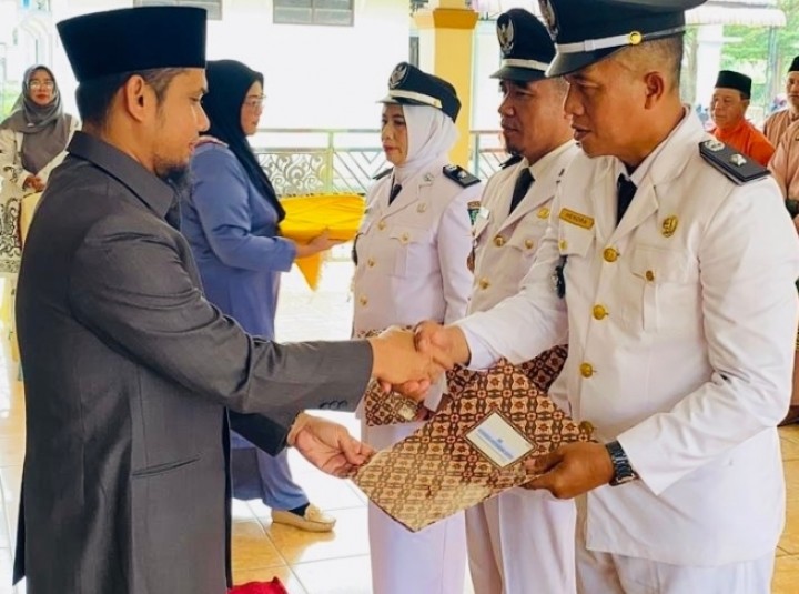 Camat Bengkalis dan Rupat Lantik Pj Kades Diwilayahnya Masing Masing