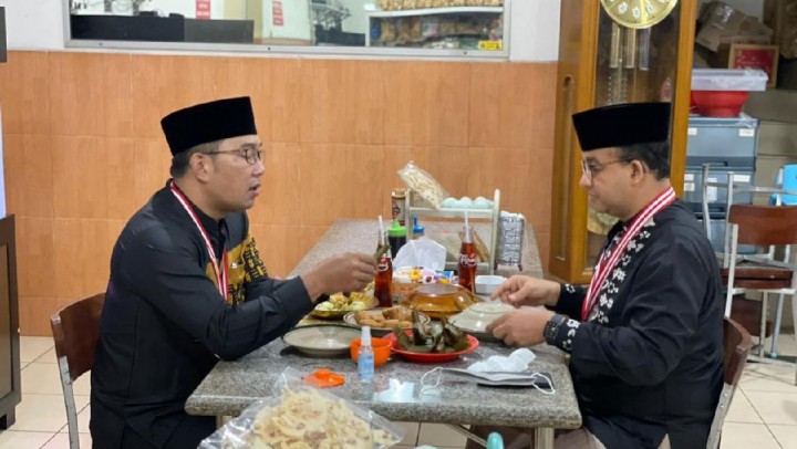 Anies Baswedan dan Ridwan Kamil. Sumber: detik.com