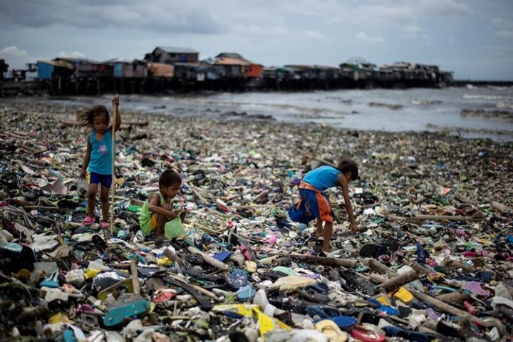 Indonesia Masuk Negara Terbesar di Dunia Penghasil Polusi Plastik. (kompas.com)