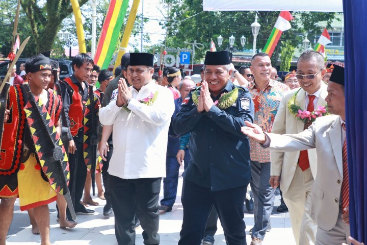 Bupati Siak Dukung Pelestarian Budaya Nias dalam Muscab ke-IV dan Pelantikan DPC HIMNI