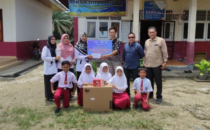 Distribusikan 28 Komputer, Komitmen PTPN IV Regional III Perkuat Cyber Education Sekolah Pinggiran