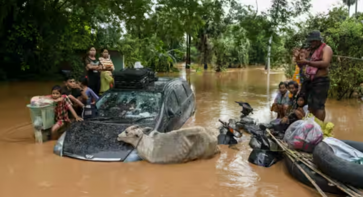 Menurut laporan media pemerintah, pihak berwenang telah membuka 82 kamp bantuan untuk menampung orang-orang yang mengungsi /AFP