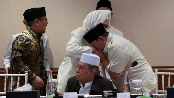 Presiden terpilih Prabowo Subianto dan ulama khos NU. Sumber: detik.com