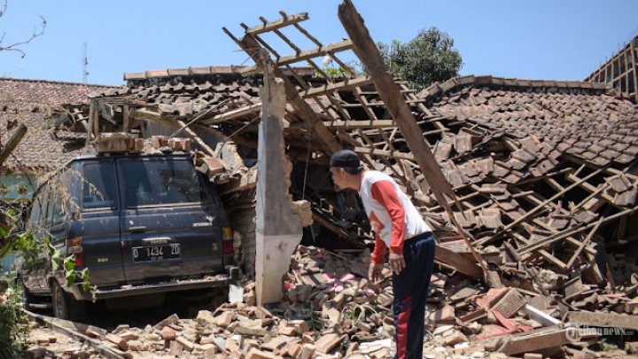 Ribuan Rumah Rusak Akibat Gempa 5.0 Magnitudo Landa Garut dan Bandung