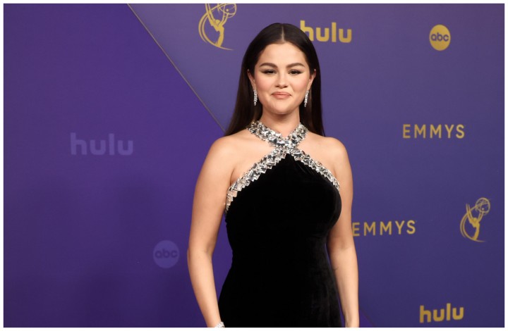 Selena Gomez Balas Komentar Nyinyir Netizen usai Pernyataan Tak Bisa Hamil Dirinya. (X/@voguemagazine)