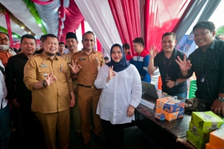 Peduli Terhadap Tenaga Kerja Lokal, Kasmarni Buka Jobfair Diikuti 40 Usaha Dunia