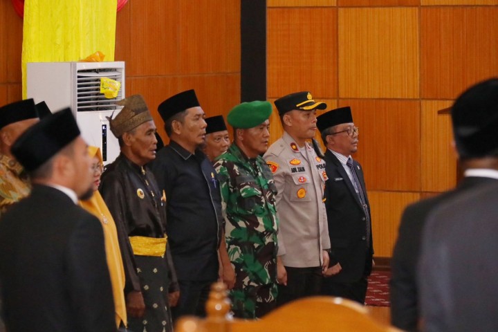 Kasdim 0322/Siak Hadiri Rapat Paripurna Pengucapan Sumpah Janji Pimpinan DPRD Siak Periode 2024-2029