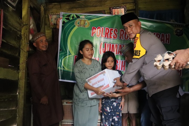 Cooling System Kapolres Rohil, Beri Sedekah kepada Anak Yatim dan Fakir Miskin 