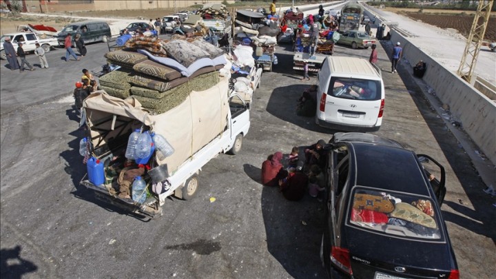 Pengungsi di Lebanon Beirut yang terpaksa Tidur Dijalan demi menghindari Serangan Udara Israel. 