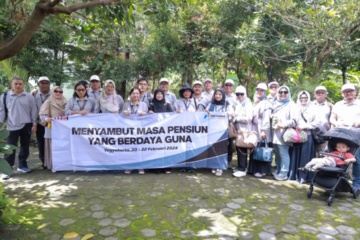 Salah satu grup peserta PMPK PHR yang tengah mengikuti kelas agrowisata perkebunan.