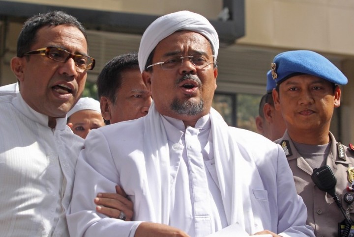 Rizieq Shihab Gugat Jokowi Rp5.246 T atas Perbuatan Melawan Hukum, Sidang Perdana Digelar Hari Ini. 