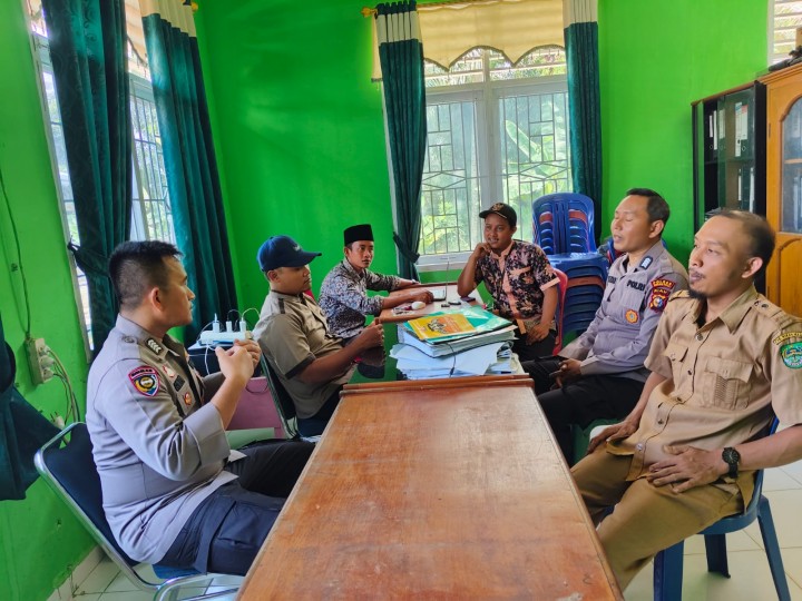 Giat Coolling System,Polres Rohul Ajak Masyarakat dan Pemuda Pasir Agung Jaga Desa Selama Tahapan Pilkada 