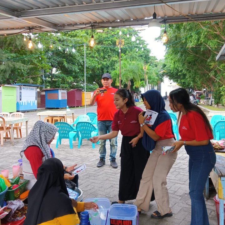 Relawan Bermasa Perjuangan dan TERUBUK Bagikan 300 Brosur Kasmarni-Bagus Santoso 