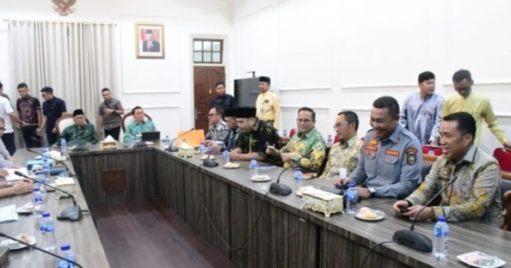 Bahas Pembangunan Jembatan Bengkalis - Sumatra Pjs Bupati Bengkalis Rapat Bersama Pj Gubri