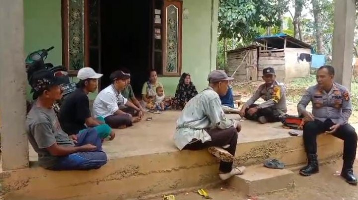 Coolling System, Kapolsek Rokan IV Koto Berjibaku, Lewat Sungai Besar Jalan Berlumpur Demi Menemui Warga Tanjung Medan