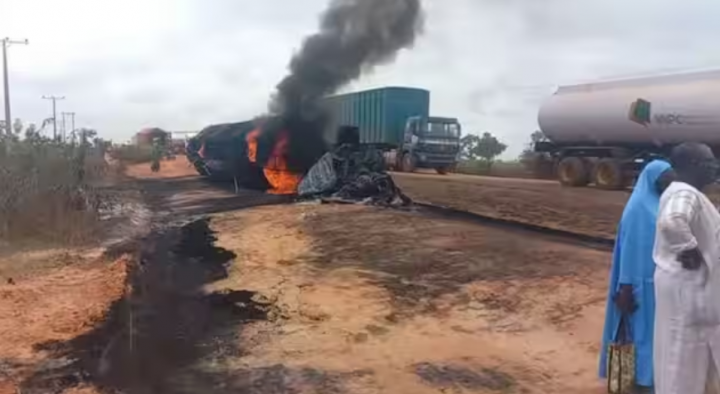 Sedikitnya 94 Orang Tewas di Nigeria Setelah Ledakan Kapal Tanker Bahan Bakar