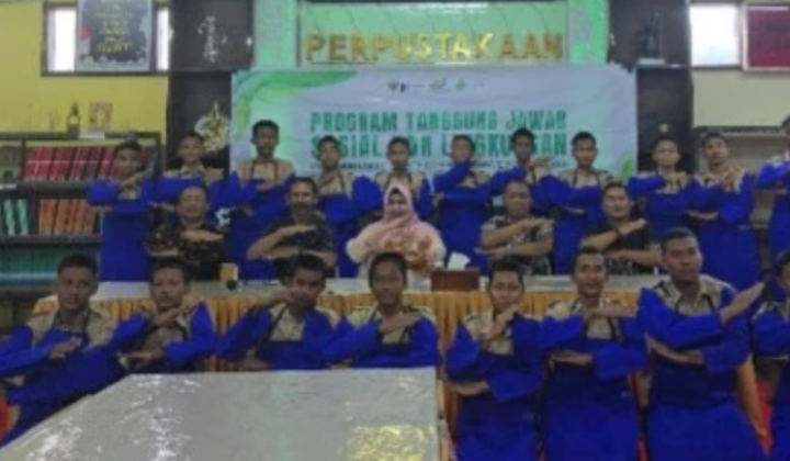 PTPN IV Regional VI KSO Serahkan Apron Las Kepada Sekolah Menengah Kejuruan Negeri di Langsa dan Aceh Timur