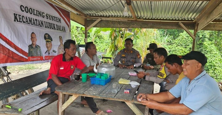 Kapolsek Lubuk Dalam Tak Henti Temui Warga Sampaikan Pesan Pemilu Damai