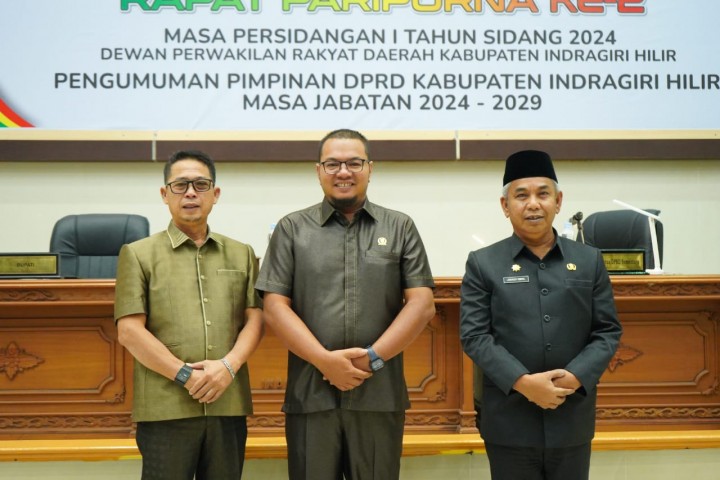 Penjabat (Pj) Bupati Indragiri Hilir diwakili oleh Asisten Perekonomian dan Pembangunan Sekretariat Daerah, Junaidi, menghadiri Rapat Paripurna ke-2 Masa Persidangan I Tahun Sidang 2024.